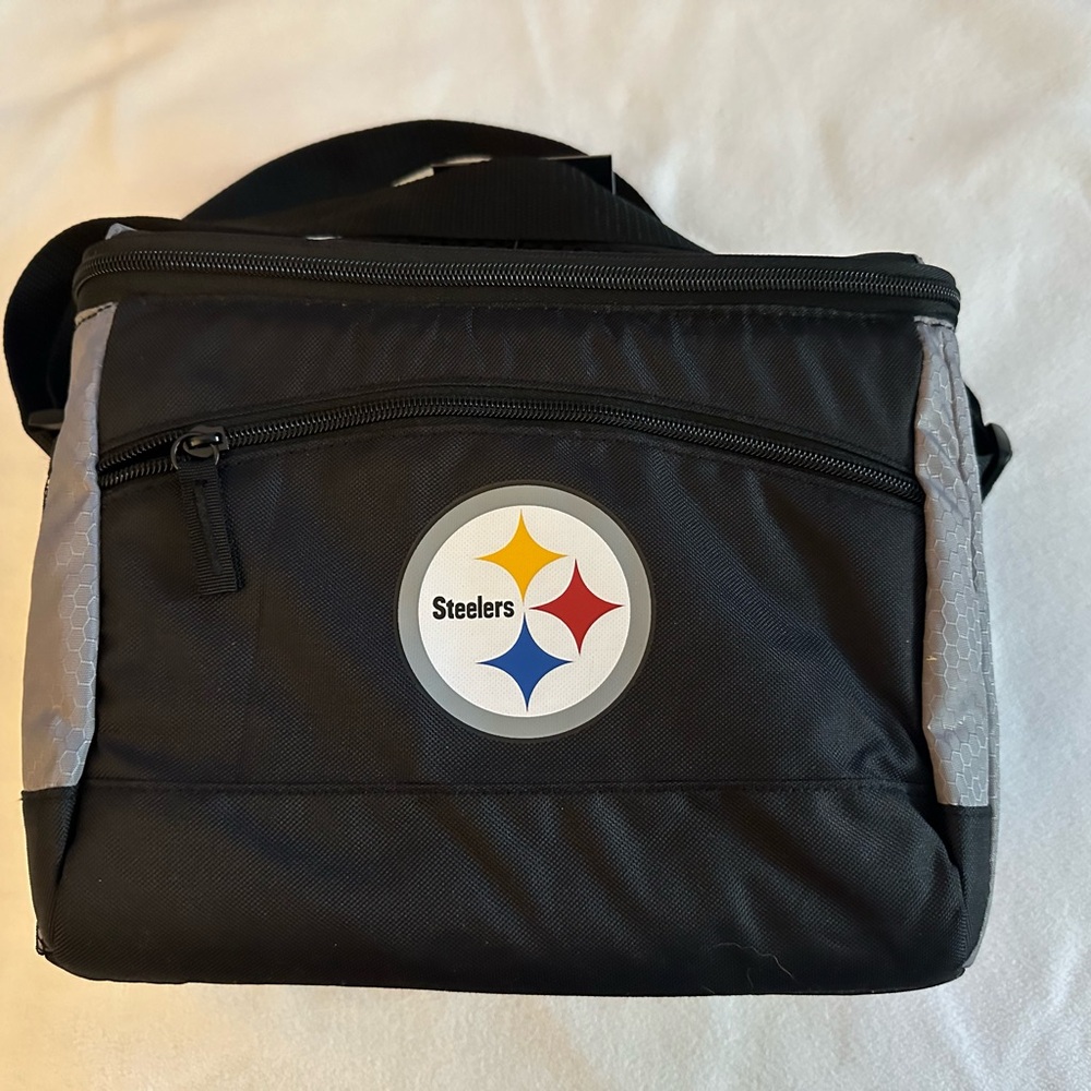 NWT NFL LICENSED COOLER STEELERS HOLDS 12 CANS ADJUSTABLE STRAP ZIPSSIDE POCKETS